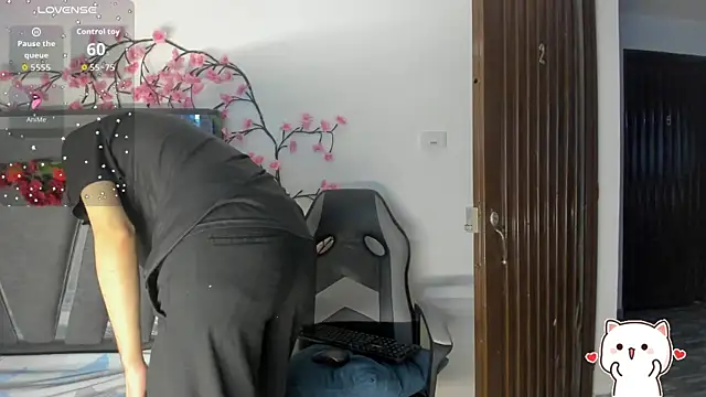 Snapshot of Black_Rose2 chatting on 10.18.25 Black Rose2 online show from 10.18.25