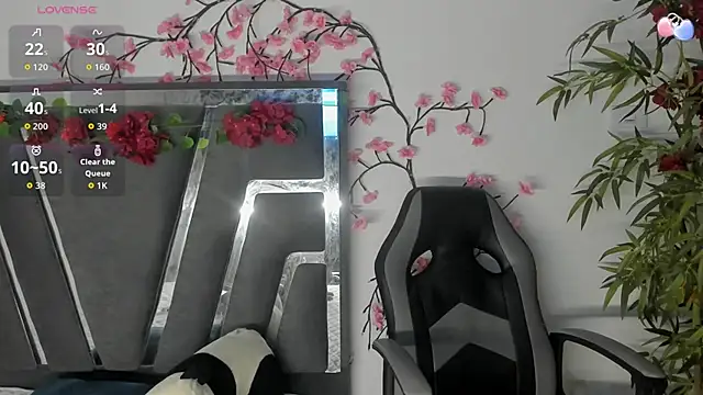 Snapshot of Black_Rose2 chatting on 10.27.25 Black Rose2 online show from 10.27.25