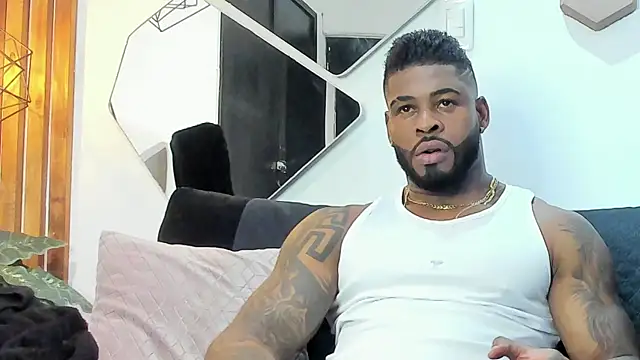 Snapshot of Makonneen chatting on 01.24.25 Makonneen online show from 01.24.25