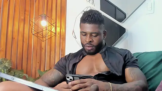 Snapshot of Makonneen chatting on 02.12.25 Makonneen online show from 02.12.25