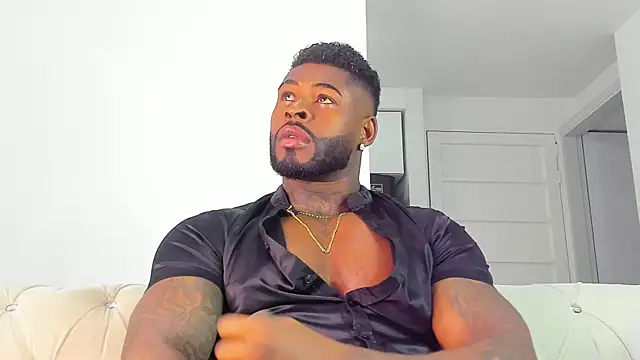 Snapshot of Makonneen chatting on 10.26.25 Makonneen online show from 10.26.25