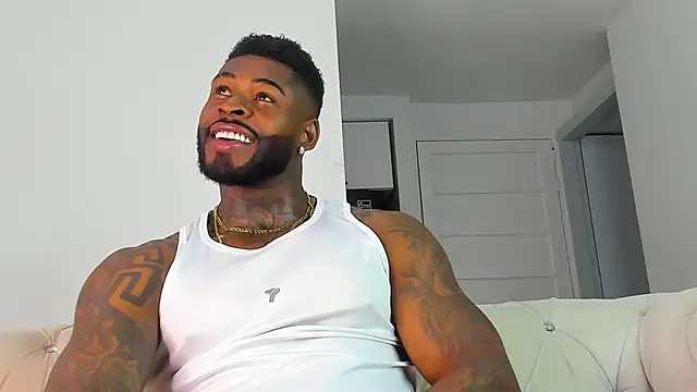 Snapshot of Makonneen chatting on 10.29.25 Makonneen online show from 10.29.25