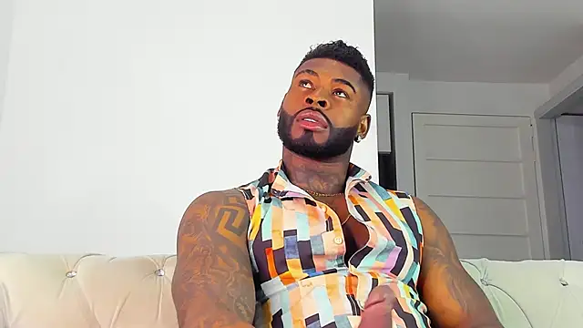 Snapshot of Makonneen chatting on 11.12.25 Makonneen online show from 11.12.25