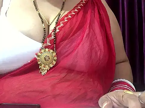 Snapshot of Desi_bhabhiii chatting on 12.08.24 Desi bhabhiii online show from 12.08.24