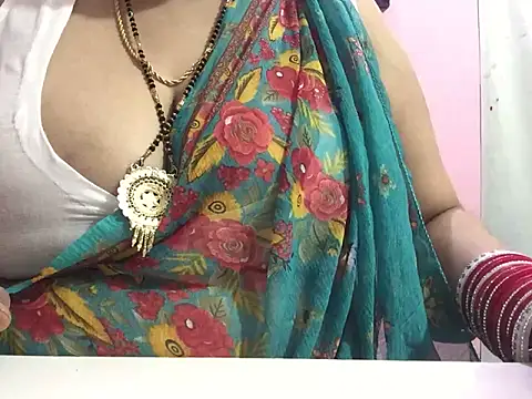 Snapshot of Desi_bhabhiii chatting on 12.31.24 Desi bhabhiii online show from 12.31.24
