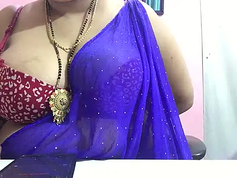 Snapshot of Desi_bhabhiii chatting on 01.13.25 Desi bhabhiii online show from 01.13.25