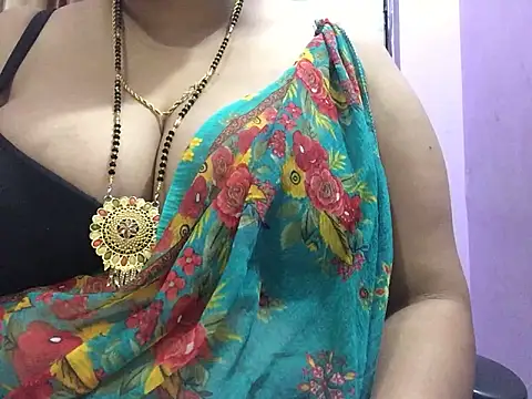 Snapshot of Desi_bhabhiii chatting on 03.05.25 Desi bhabhiii online show from 03.05.25