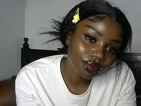 Snapshot of juicyblaqebony chatting on 10.30.25 juicyblaqebony online show from 10.30.25