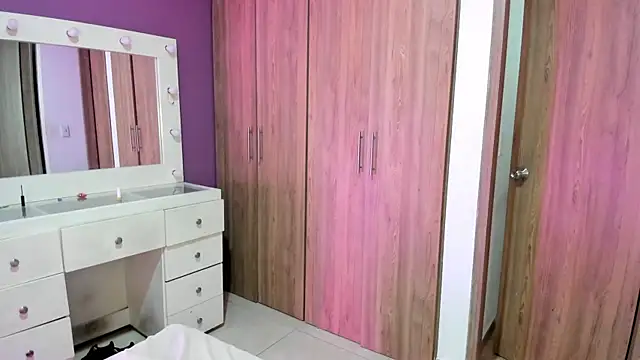 Medelynevans1 online show from 10.13.25