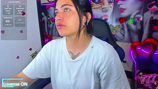 Snapshot of _luna_torres chatting on 07.14.26 luna torres online show from 07.14.26
