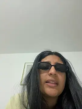 cloe small online show from 12.10.24