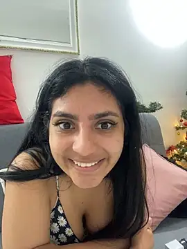 cloe small online show from 12.12.24