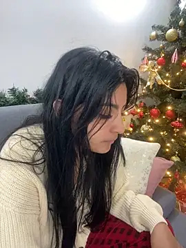 cloe small online show from 12.13.24