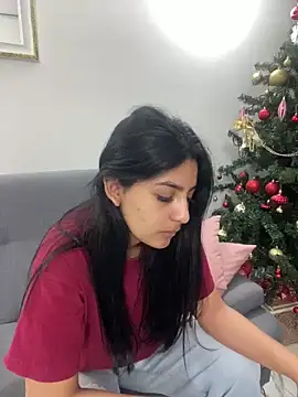 cloe small online show from 12.22.24