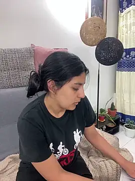 cloe small online show from 01.22.25