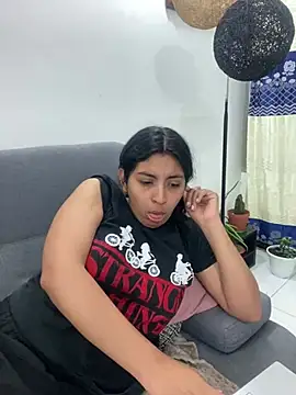 cloe small online show from 01.22.25