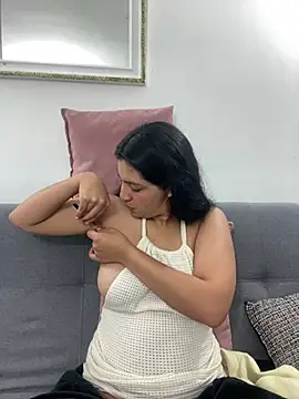 cloe small online show from 01.27.25