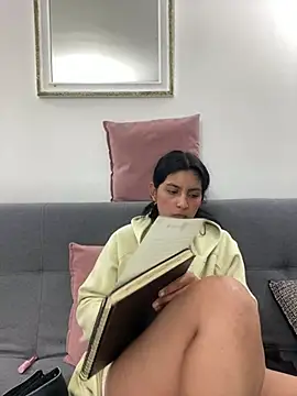 cloe small online show from 01.27.25