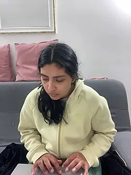 cloe small online show from 01.28.25
