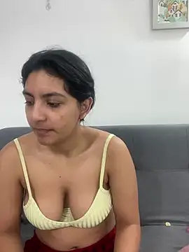 cloe small online show from 02.04.25