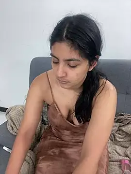 cloe small online show from 02.05.25