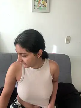 cloe small online show from 02.08.25