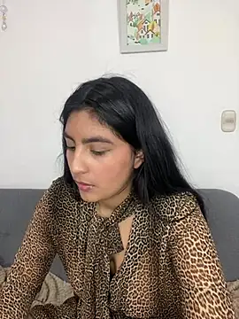 cloe small online show from 02.13.25