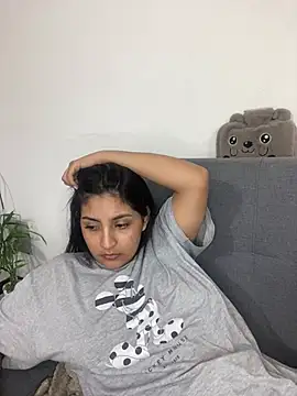 cloe small online show from 02.22.25