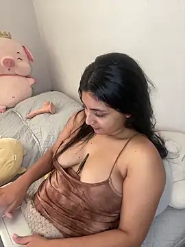cloe small online show from 02.23.25