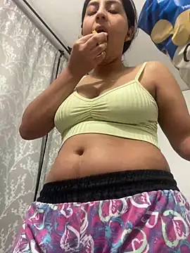 cloe small online show from 02.28.25