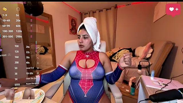 cloe small online show from 10.04.25