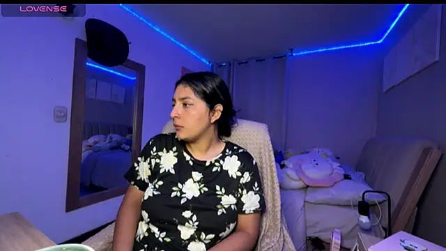 cloe small online show from 10.06.25