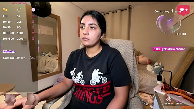 cloe small online show from 10.08.25