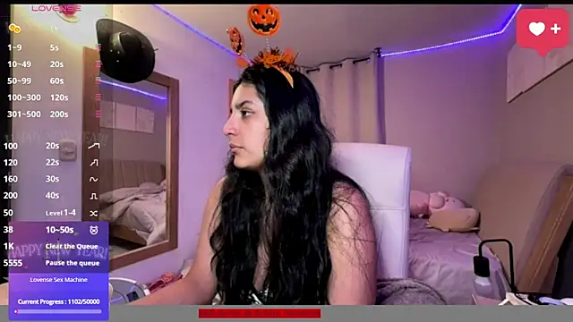 cloe small online show from 10.10.25