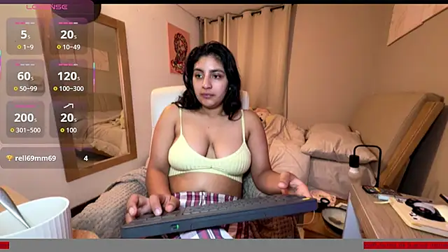 cloe small online show from 10.13.25