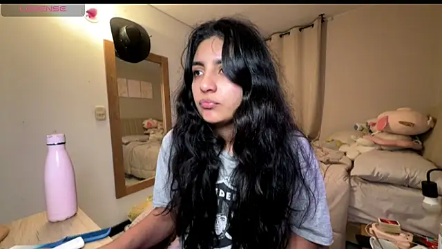 cloe small online show from 10.17.25