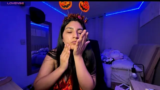 cloe small online show from 10.19.25