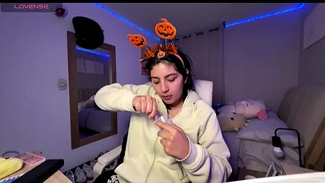 cloe small online show from 10.21.25