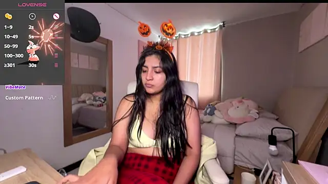 cloe small online show from 10.21.25