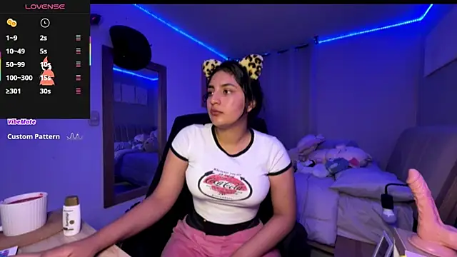 cloe small online show from 10.24.25