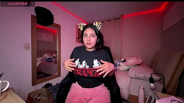 cloe small online show from 10.25.25