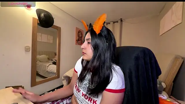 cloe small online show from 10.29.25