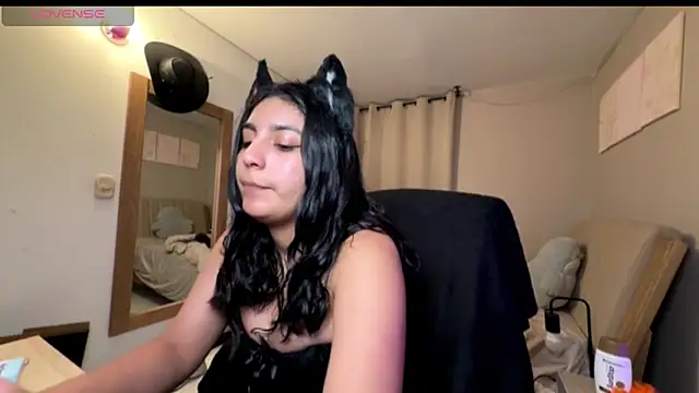 cloe small online show from 10.30.25