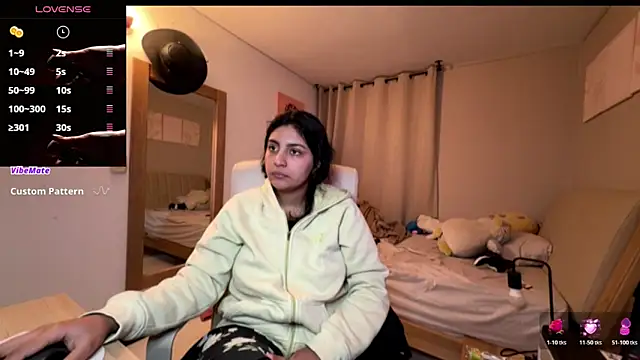 cloe small online show from 11.08.25