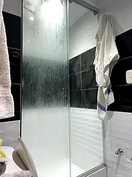 cloe small online show from 11.09.25