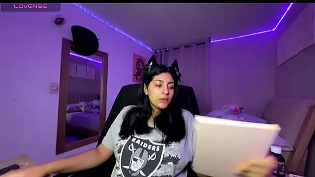 cloe small online show from 11.11.25