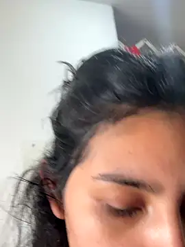 cloe small online show from 11.15.25