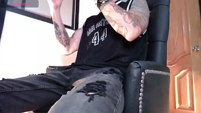 Snapshot of ren_stipee chatting on 02.05.25 ren stipee online show from 02.05.25