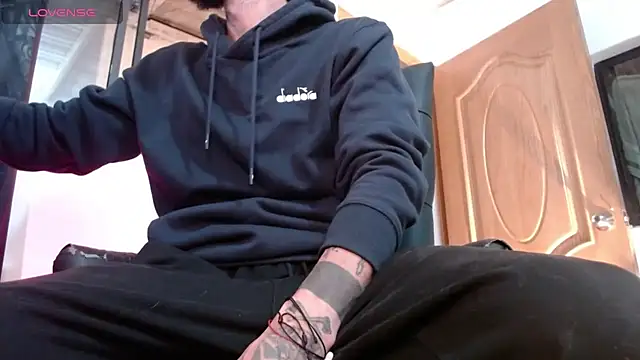 Snapshot of ren_stipee chatting on 03.02.25 ren stipee online show from 03.02.25