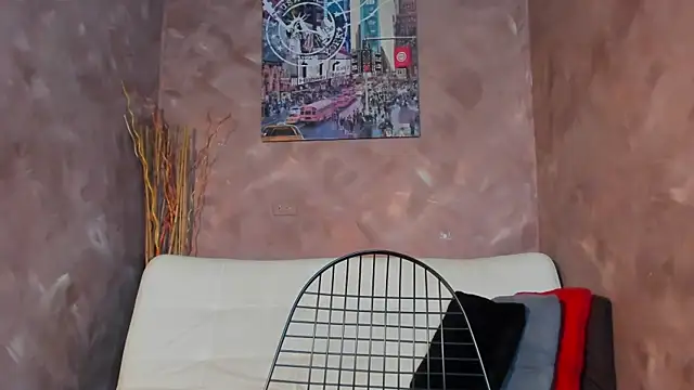 emma-hiill online show from 10.17.25